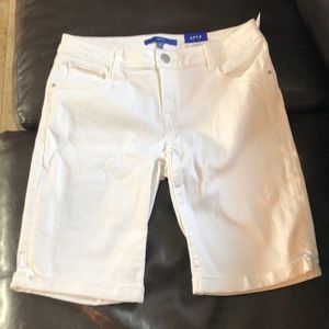 Apt. 9  Bermudas, New without tags